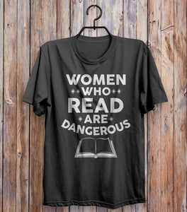 Women Who Read Are Dangerous T-shirt Black 